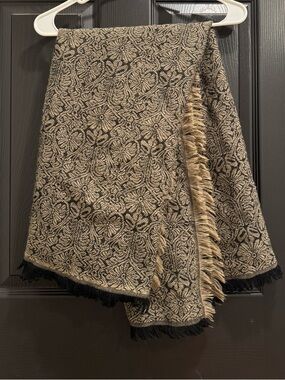 Textured Black and Tan Floral Fringe Scarf Ueia Japanese